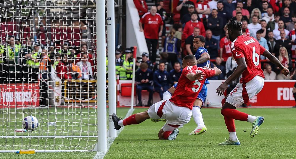 魔笛世界杯参赛次数比梅罗少一届，因克罗地亚缺席2010