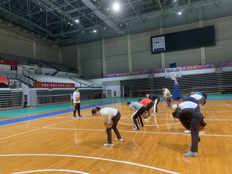 记者：阿贾克斯正接触前狼堡主帅西莫尼斯，视为海廷加继任者