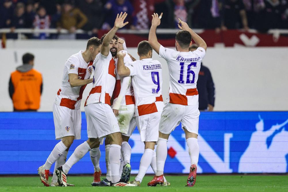 蒯纪闻与刘诚宇在中超努力证明自己，蒯纪闻目标进球，刘诚宇盼夺冠后再留洋。